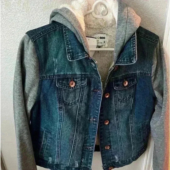 Jackets & Blazers - Womens jean jacket size medium, fuzzy on inside- NWT